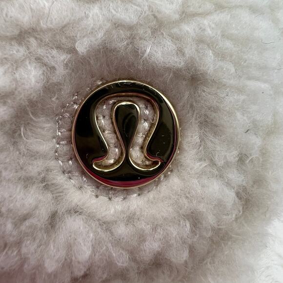 Lululemon Sherpa Fleece Crossbody Everywhere Belt Bag Gold Logo Winter White Y2K - Picture 10 of 16